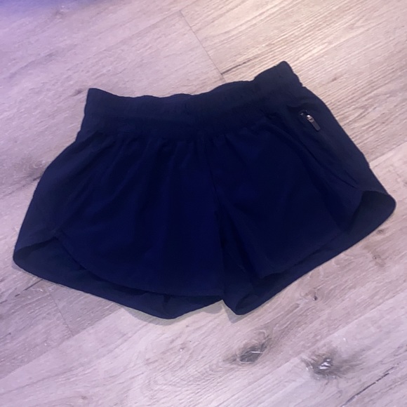 Lululemon Tracker Short V - Picture 4 of 7